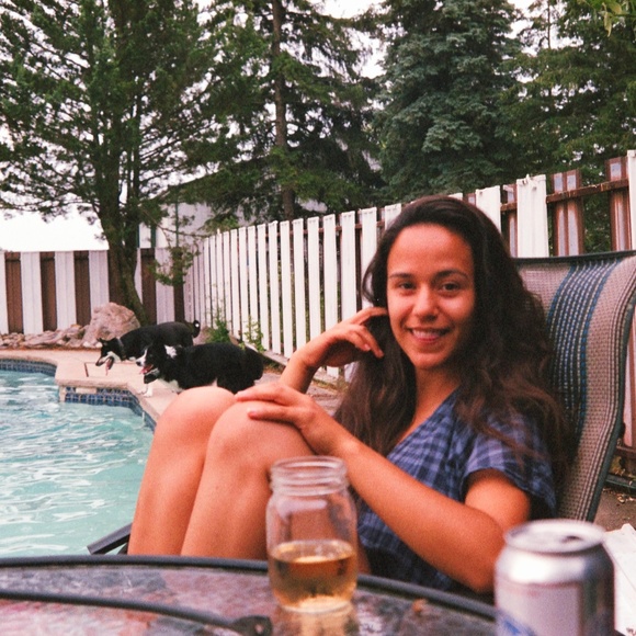 Meet your Posher, Lindsay - Picture 2 of 3